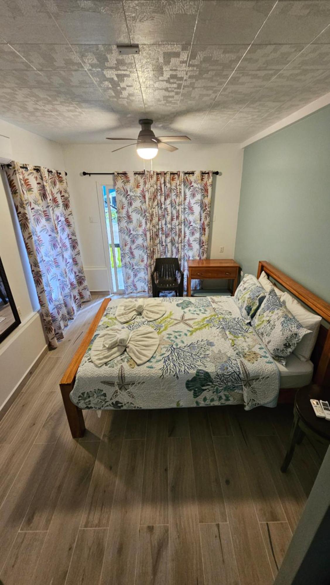 Sea N Sun Guest House Caye Caulker Exterior photo